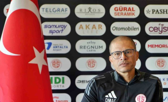 Antalyaspor, Alex de Souza ile yollarını ayırdı