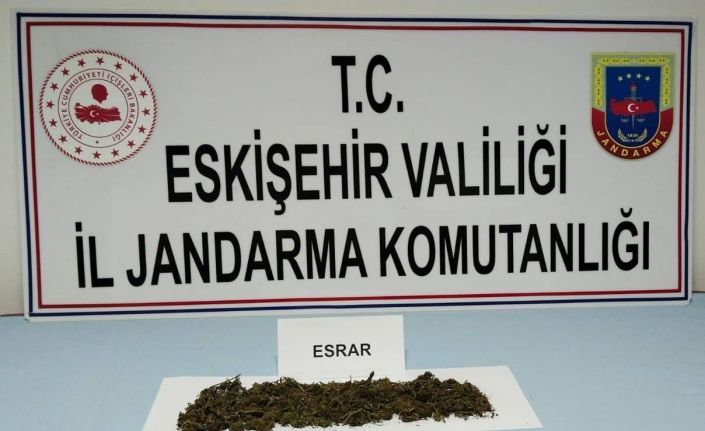 Araçta uyuşturucu madde bulunduran 2 şahıs yakalandı