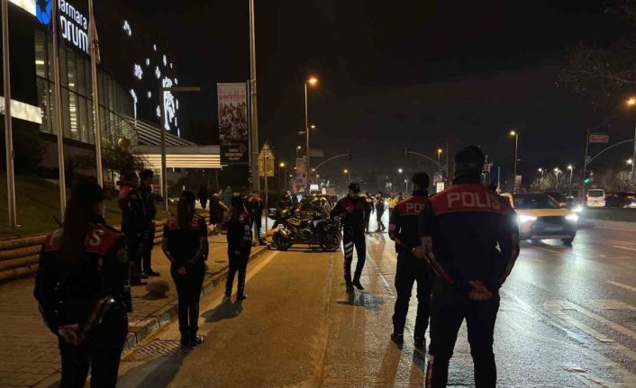 Bakırköy’de polis ekiplerinden asayiş uygulaması