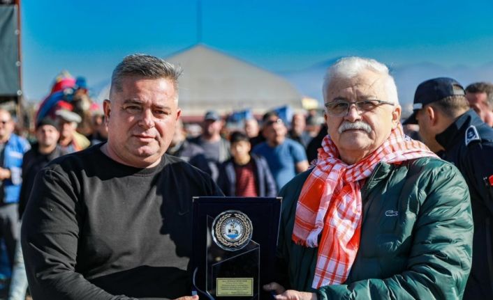 Balıkesir’de deve güreşi heyecanı yaşandı