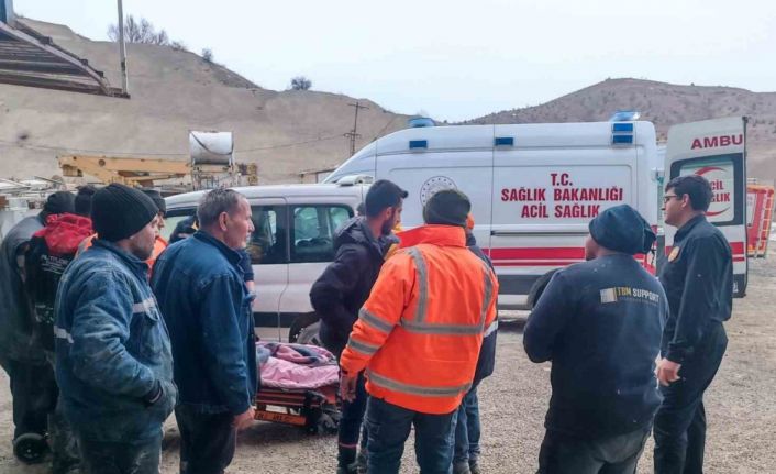 Baraj tünelinde vagon altında kalan işçi hayatını kaybetti