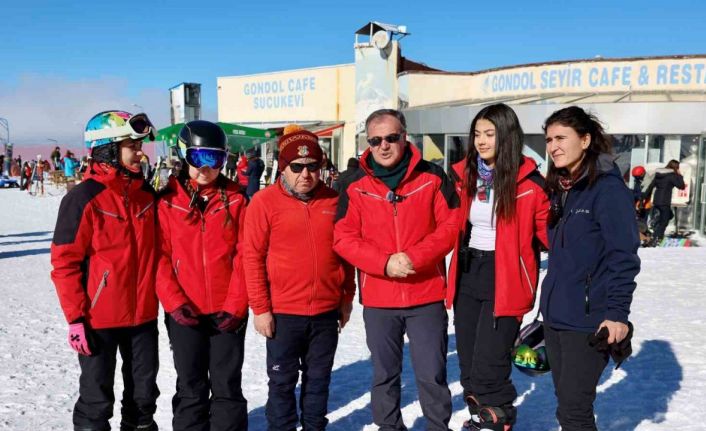 Başkan Özdoğan: "Erciyes, dört mevsim güzellikler sunuyor"