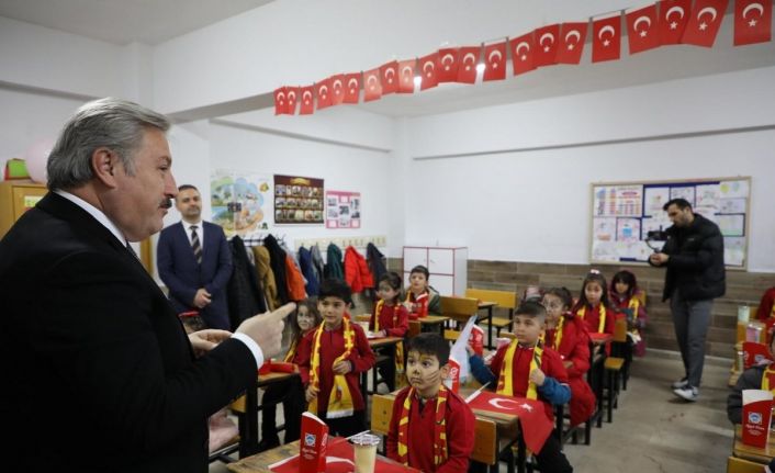 Başkan Palancıoğlu, çocukların karne heyecanına ortak oldu