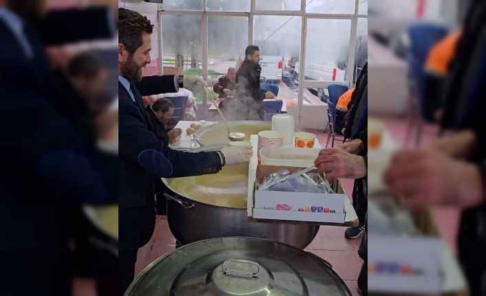 Başkan Tatık çorba kazanın başına geçti