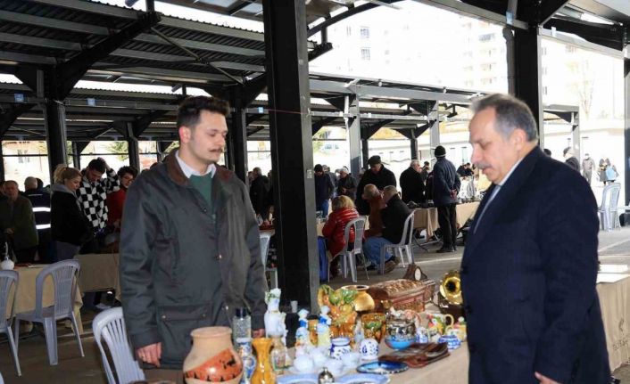 Başkan Yalçın’dan antika pazarı turu