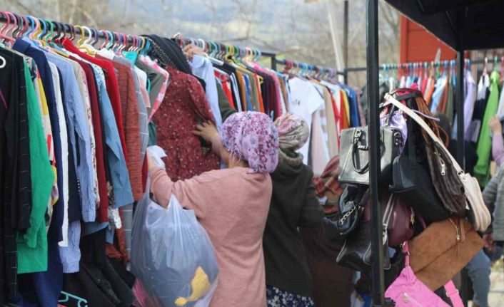 Belediyenin gezici mağazası kırsal mahallede