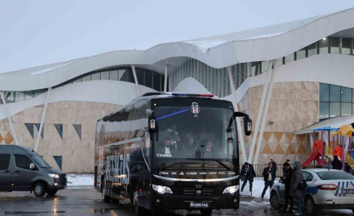 Beşiktaş’ı Sivas’ta az sayıda taraftar karşıladı