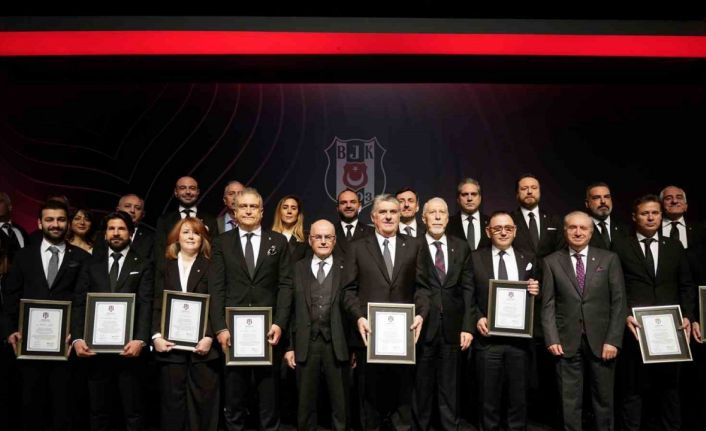 Beşiktaş’ta Başkan Serdal Adalı ve yönetimi, mazbatalarını aldı