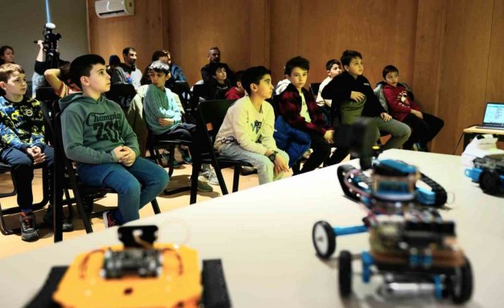 Beylikdüzü Belediyesi öğrencileri robotik kodlama ile tanıştırdı