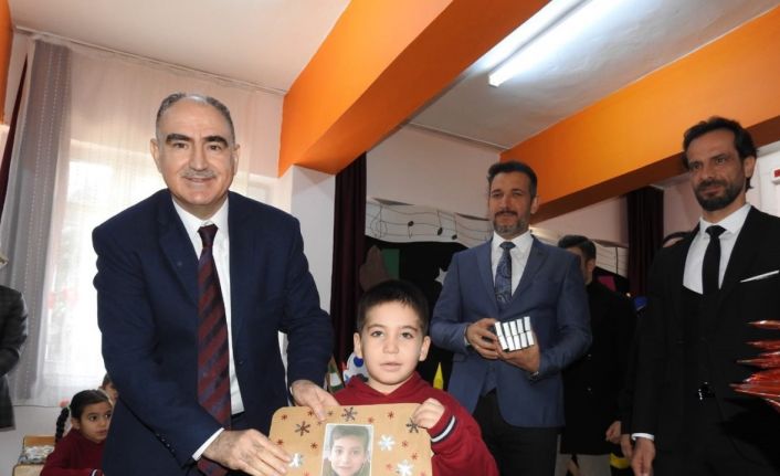 Birinci sınıflar karne yerine gelişim raporu aldı