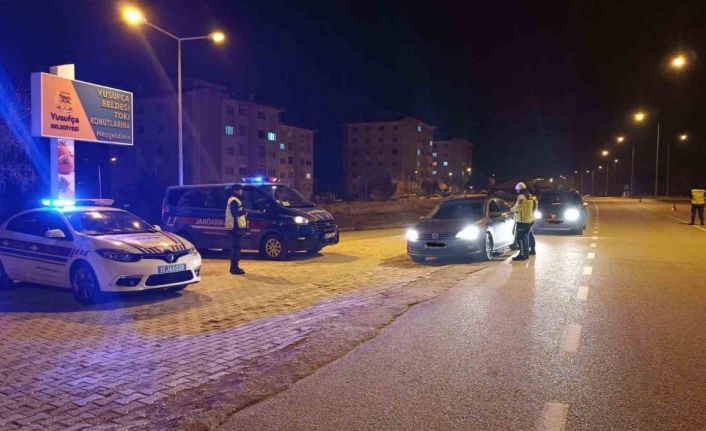 Burdur’da jandarma ekiplerinin trafik denetiminde 175 araca ceza