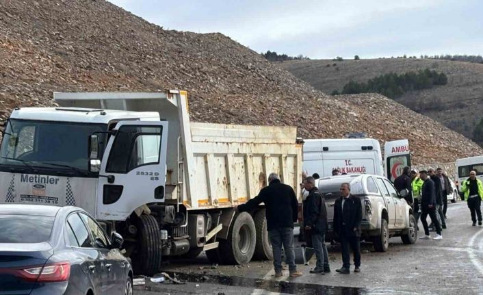 Buzlanma kazaya neden oldu: 4 yaralı