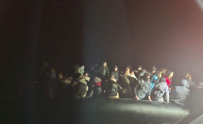 Çanakkale açıklarında 72 kaçak göçmen kurtarıldı