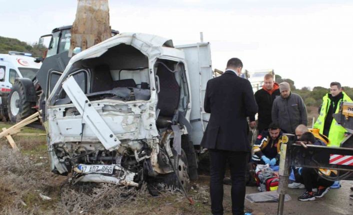 Çanakkale’de iki kamyonet çarpıştı: 1 ölü, 1 yaralı