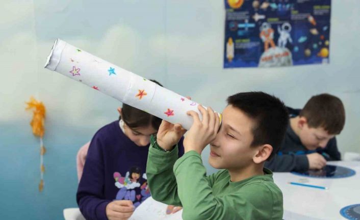 Çocuklar ara tatili bilimle geçiriyor