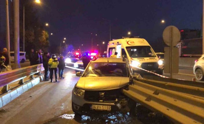 Çorlu’da otomobilin bariyerlere saplandığı anlar kamerada