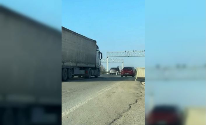 D-100 kara yolunda tehlikeli yürüyüş
