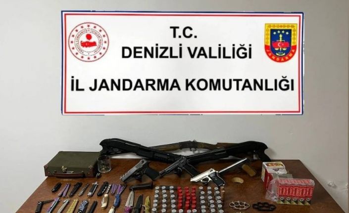 Denizli jandarması silah kaçakçılarını cephanelikle yakaladı