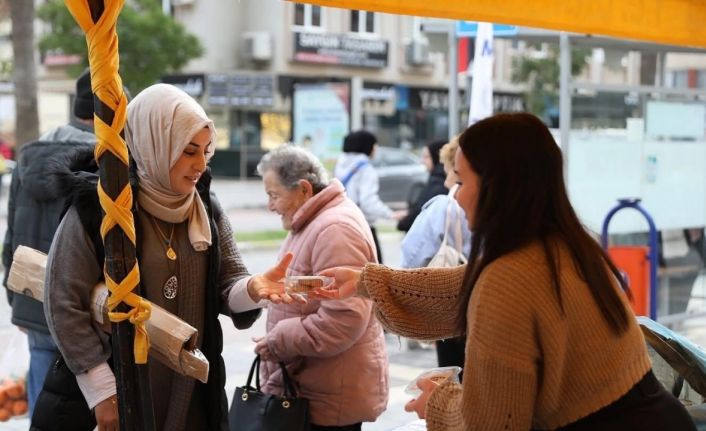 Didim Belediyesi’nden vatandaşlara kandil simidi ikramı