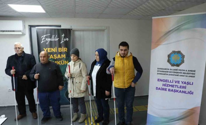 Diyarbakır’da görme engellilere ’bağımsız hareket uygulaması’ eğitimi veriliyor