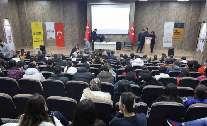 Diyarbakır’da ’Müziksel Yeteneğin Belirlenmesi ve Önemi’ paneli düzenlendi