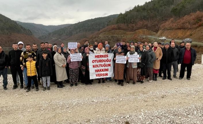 Dolu olmayan barajın suyunu paylaşmak istemeyen mahalleli DSİ’yi protesto etti