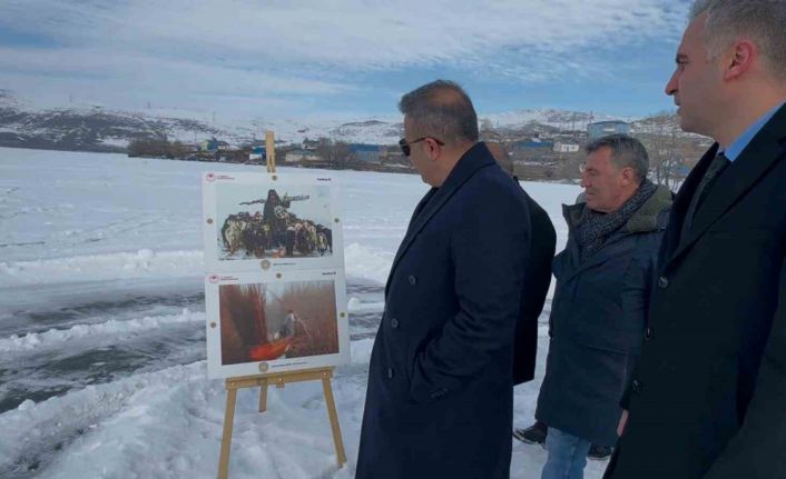 Donan göl üzerinde resim sergisi açıldı