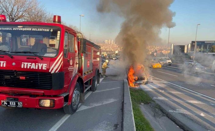 E-5’te seyir halindeki araç alevlere teslim oldu