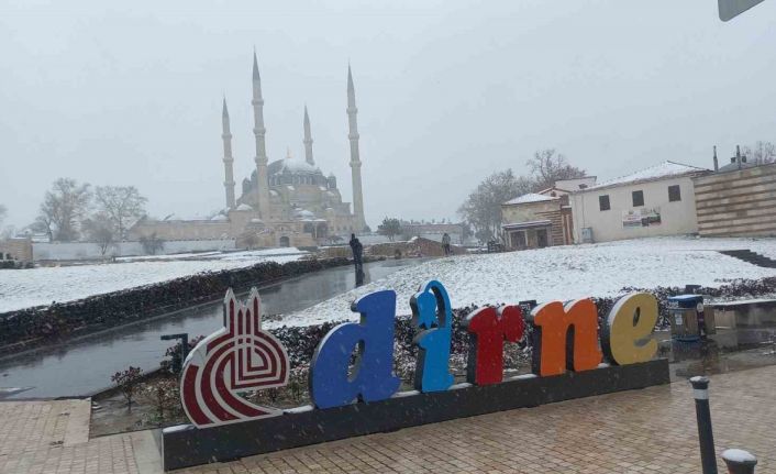 Edirne’de kar yağışı 4. gününde etkisini artırıyor