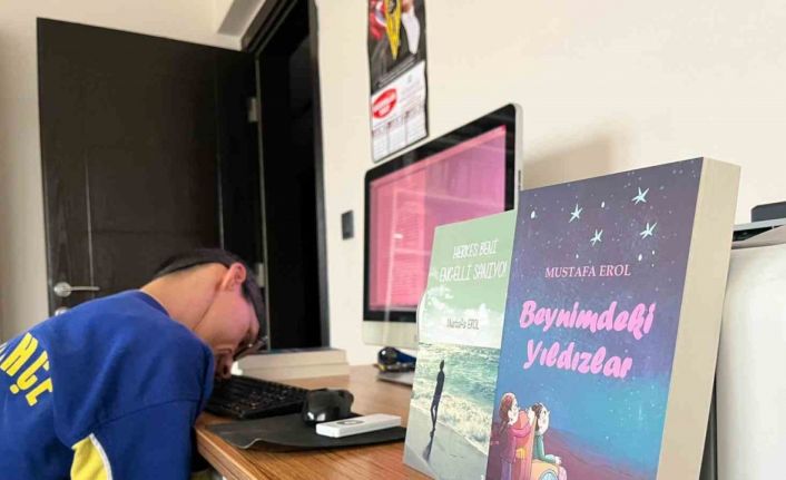 Ellerini kullanamayan Erol, burnuyla 328 sayfalık kitap yazdı