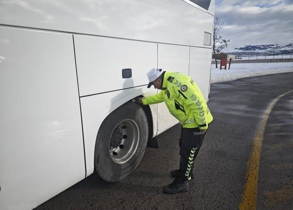 Emniyetten kemer ve kış lastiğine sıkı denetim