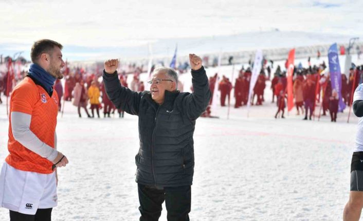 Erciyes’te Kar Ragbi Türkiye Şampiyonası nefes kesti