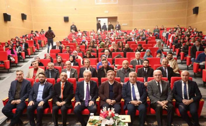 Erzincan’da “Yer Bildirimleri” adlı konferans düzenlendi