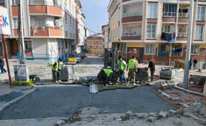 Esenyurt’ta tahrip olan yollar yenileniyor