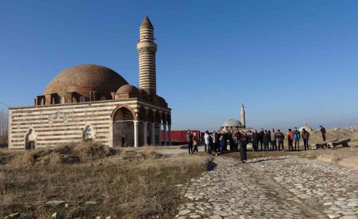 Eski Van Şehri’nde geçmişin izlerine yolculuk