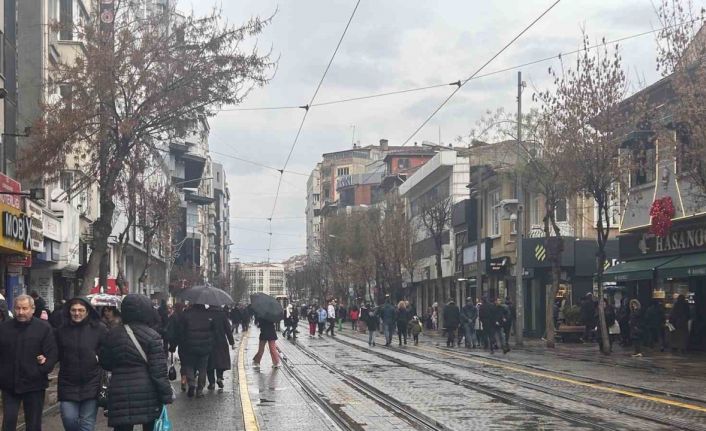 Eskişehir’de yağış vatandaşlara zor anlar yaşattı