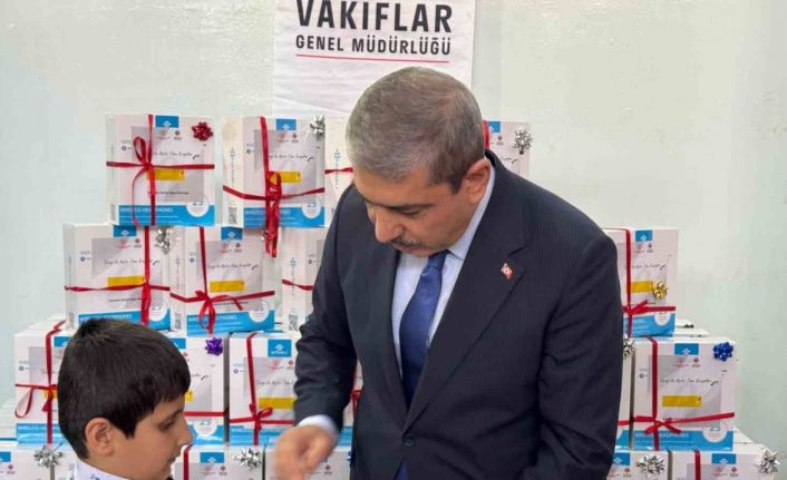 Gaziantep’te görme engelli öğrencilere kulaklık jesti