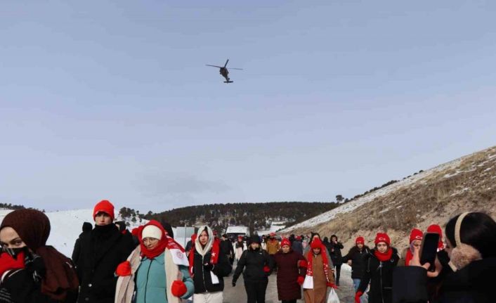 Gençlik şühedanın izinde