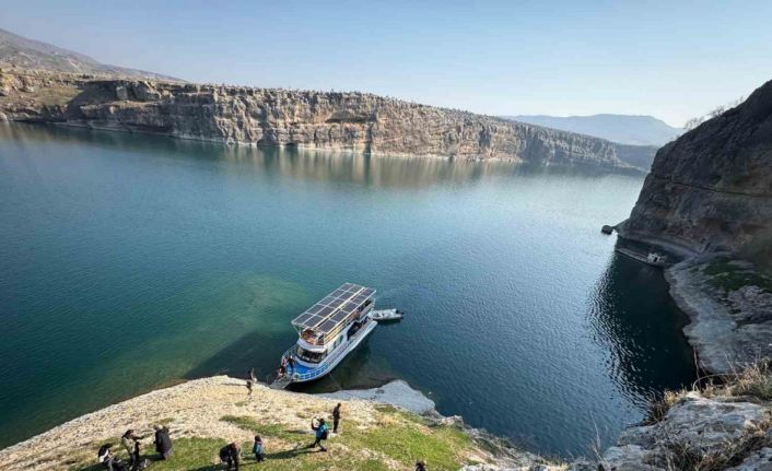 Gerger Kanyonları ziyaretçilerini ağırlıyor