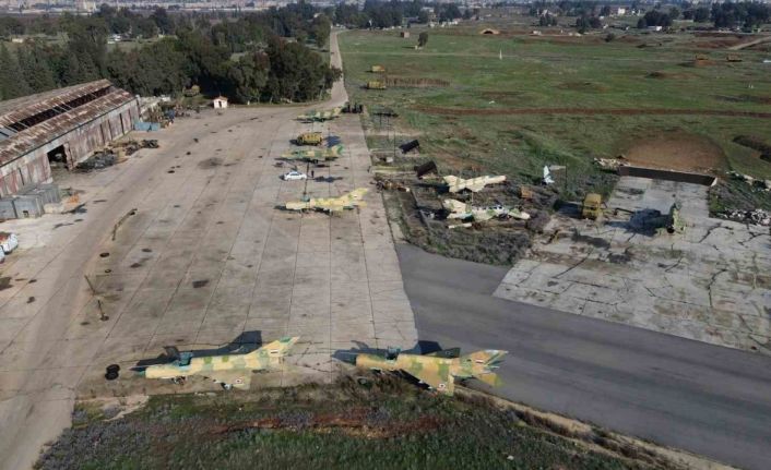 Hama Hava Üssü’nde Esad’ın saldırılarda kullandığı uçaklar görüntülendi