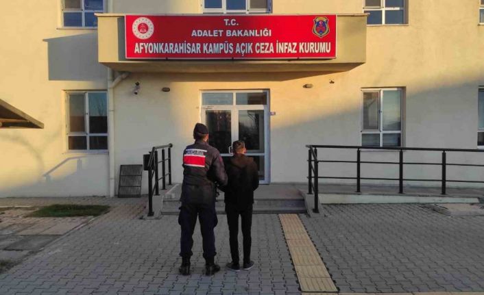 Hapis cezalarıyla aranan 2 kişiyi jandarma yakaladı