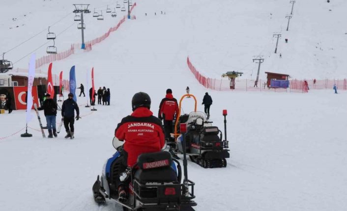 Hesarek Kayak Merkezi’nde JAK görev başında