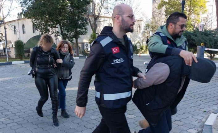 Hurda araçların ruhsatlarını çaldılar