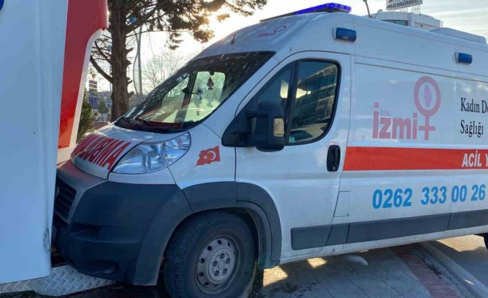 İçinde bebek olan ambulans kaza yaptı