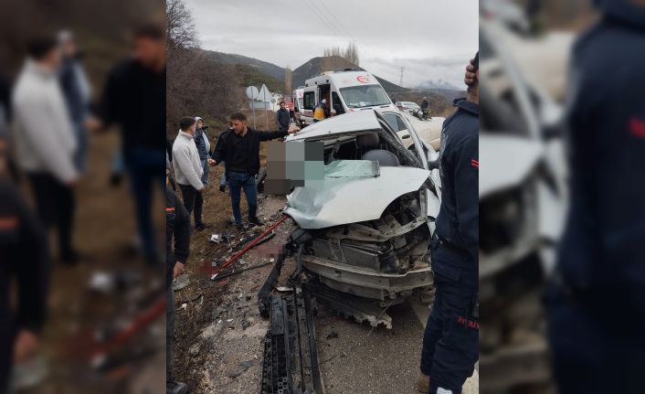 Isparta’da otomobiller kafa kafaya çarpıştı: 1 ölü, 3 yaralı