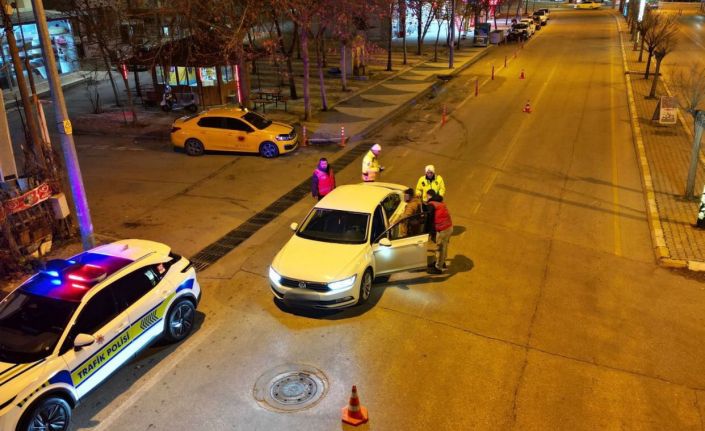 Isparta’da trafik ve asayiş denetiminde 7 araç trafikten men edildi