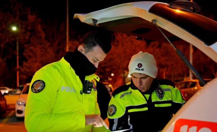 Isparta’da trafik ve asayiş denetimlerinde 6 araç trafikten men edildi