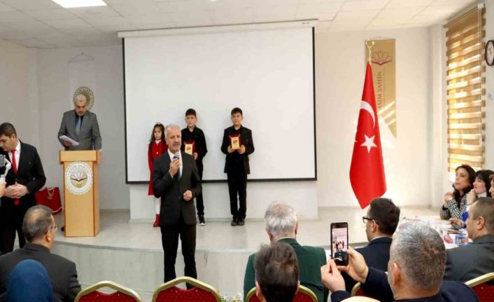 İstiklal Marşını en güzel okumak için yarıştılar