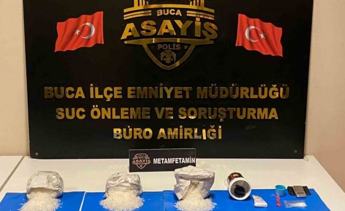 İzmir’de uyuşturucuya 2 gözaltı