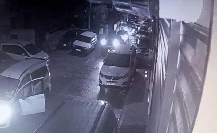 İzmir’de yol kavgasında 22 yaşındaki genç 4 yerinden bıçaklandı